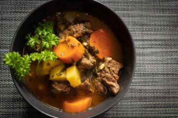 dish, beef stew, flatlay-6930432.jpg