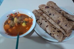 Wholemeal chapati with beef stew