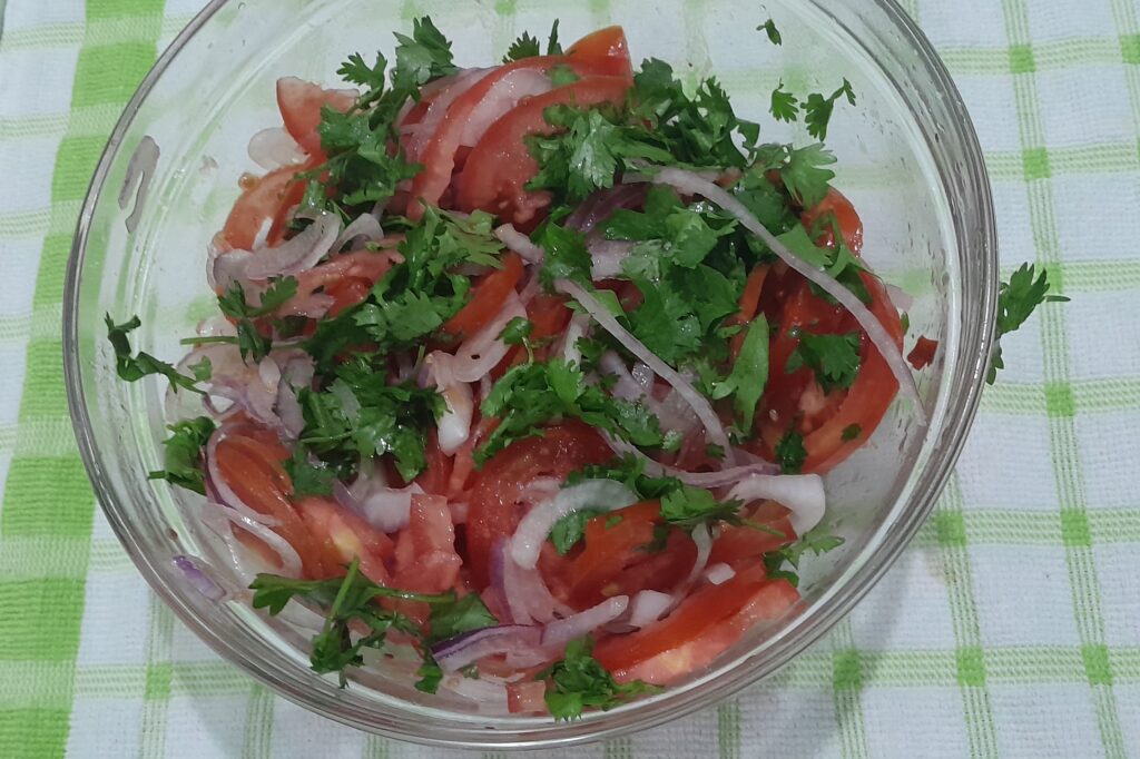 Fresh tomato and onion salad recipe